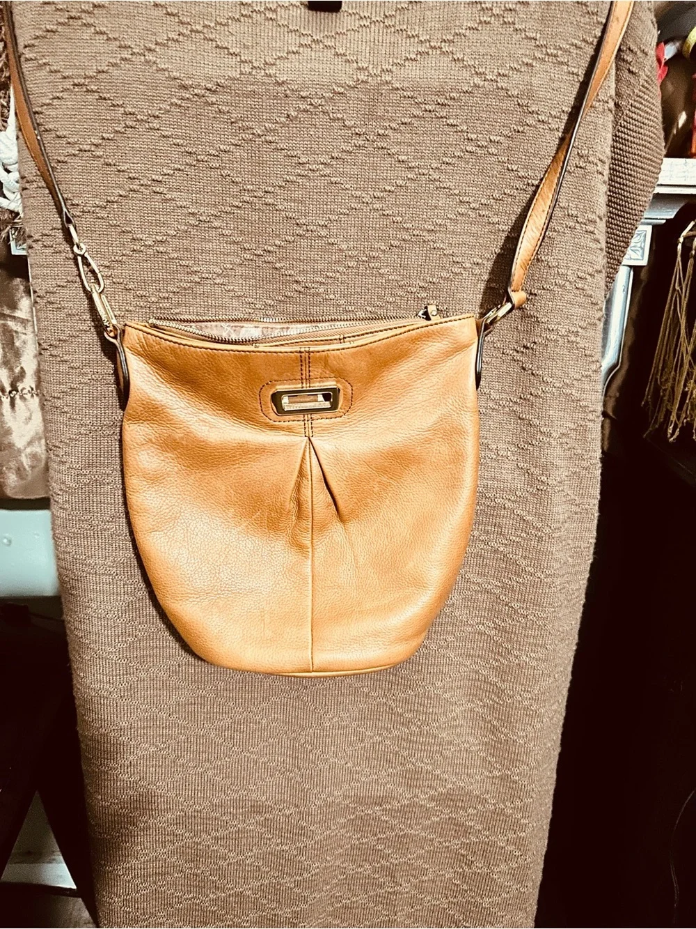 Women's Tan Leather Crossbody Bag - Classic Everyday Style